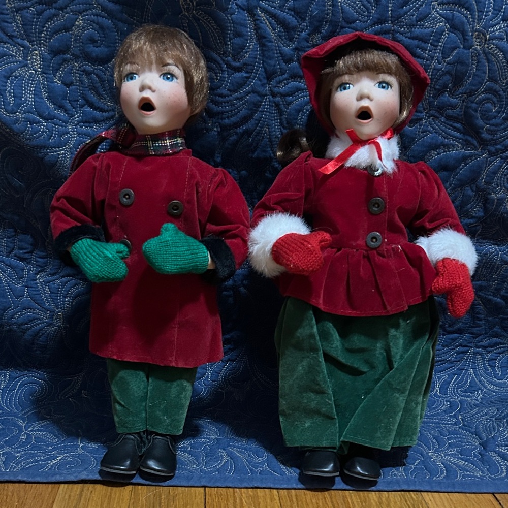 Heritage Collection Christmas Caroler Dolls